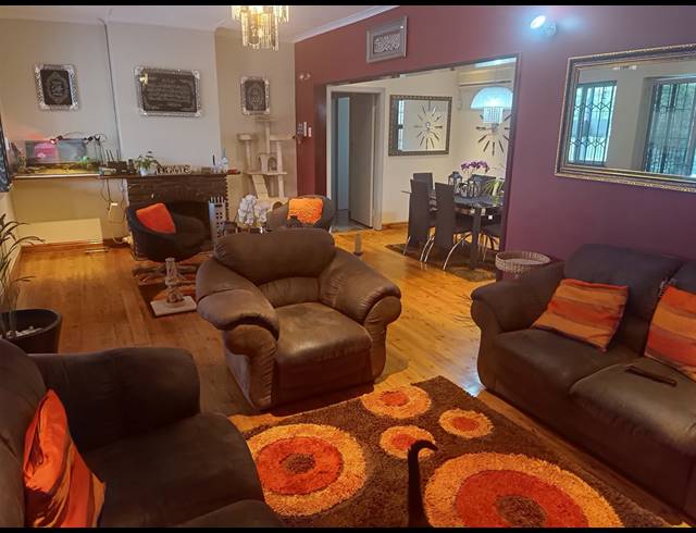 4 BEDROOM HOUSE FOR SALE IN BEREA WEST